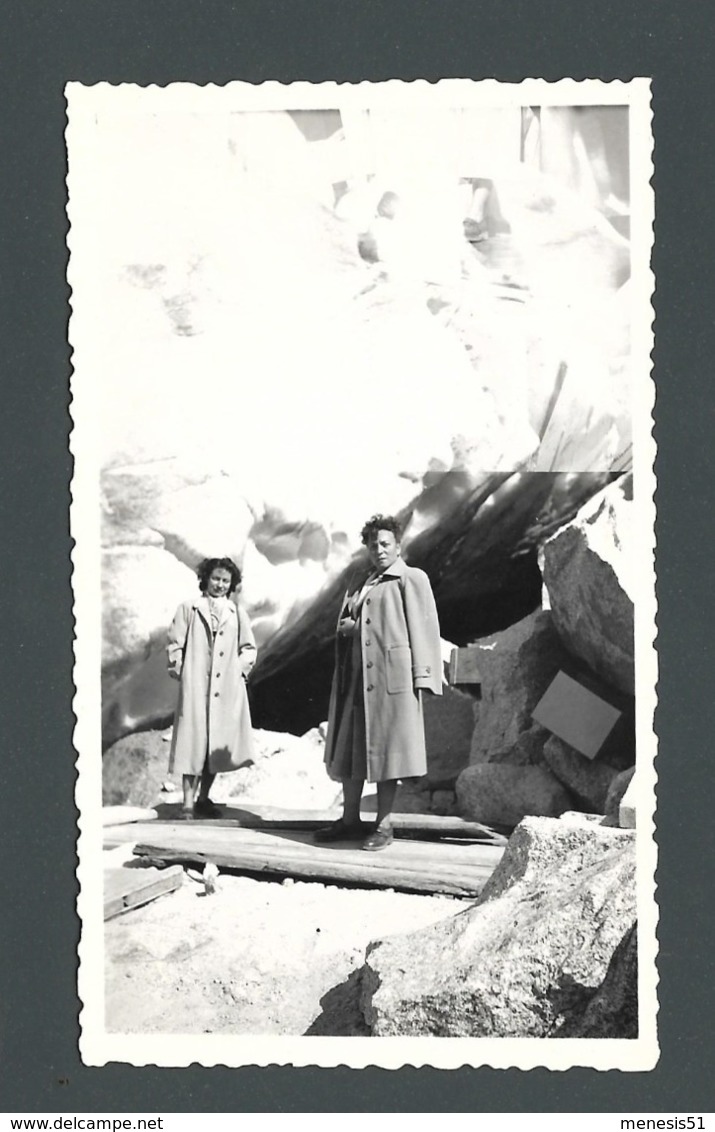 LE GLACIER Du RHONE (Suisse) Deux FEMMES WOMAN FRAU Touristes Dans Les Années 40 Photo Ancienne Snapshot - Lieux