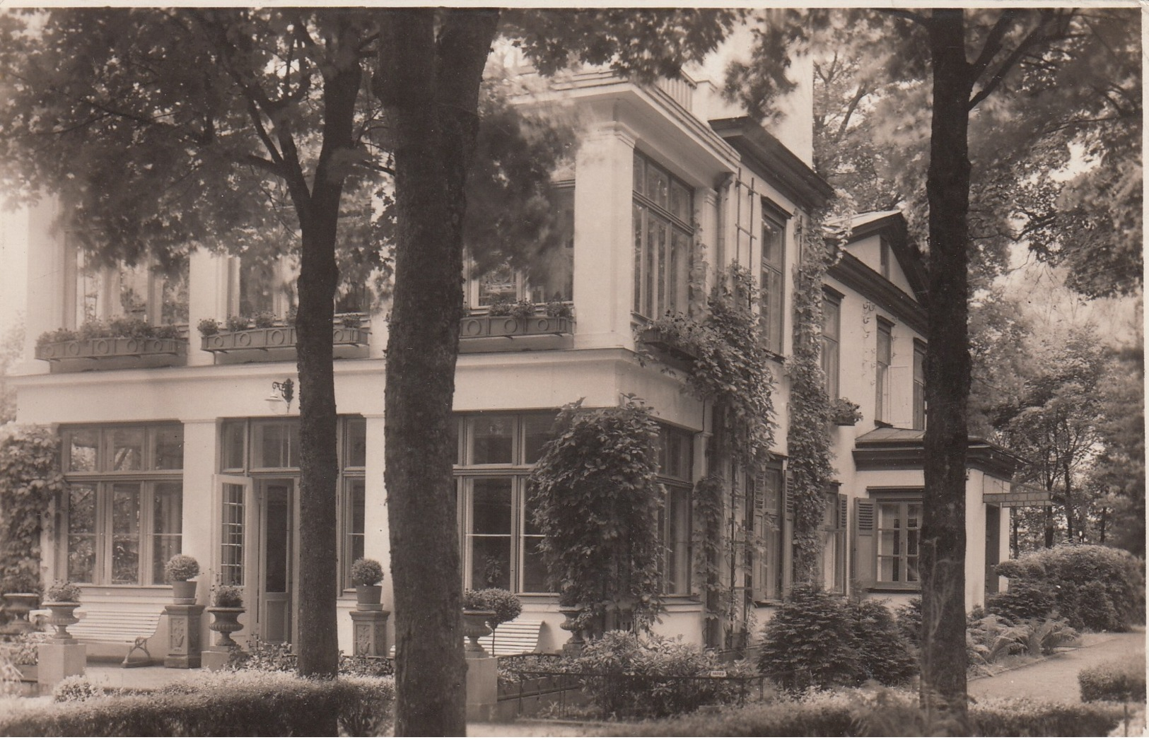RP: RIGA , Latvia , 1933 ; Residence - Lettonie