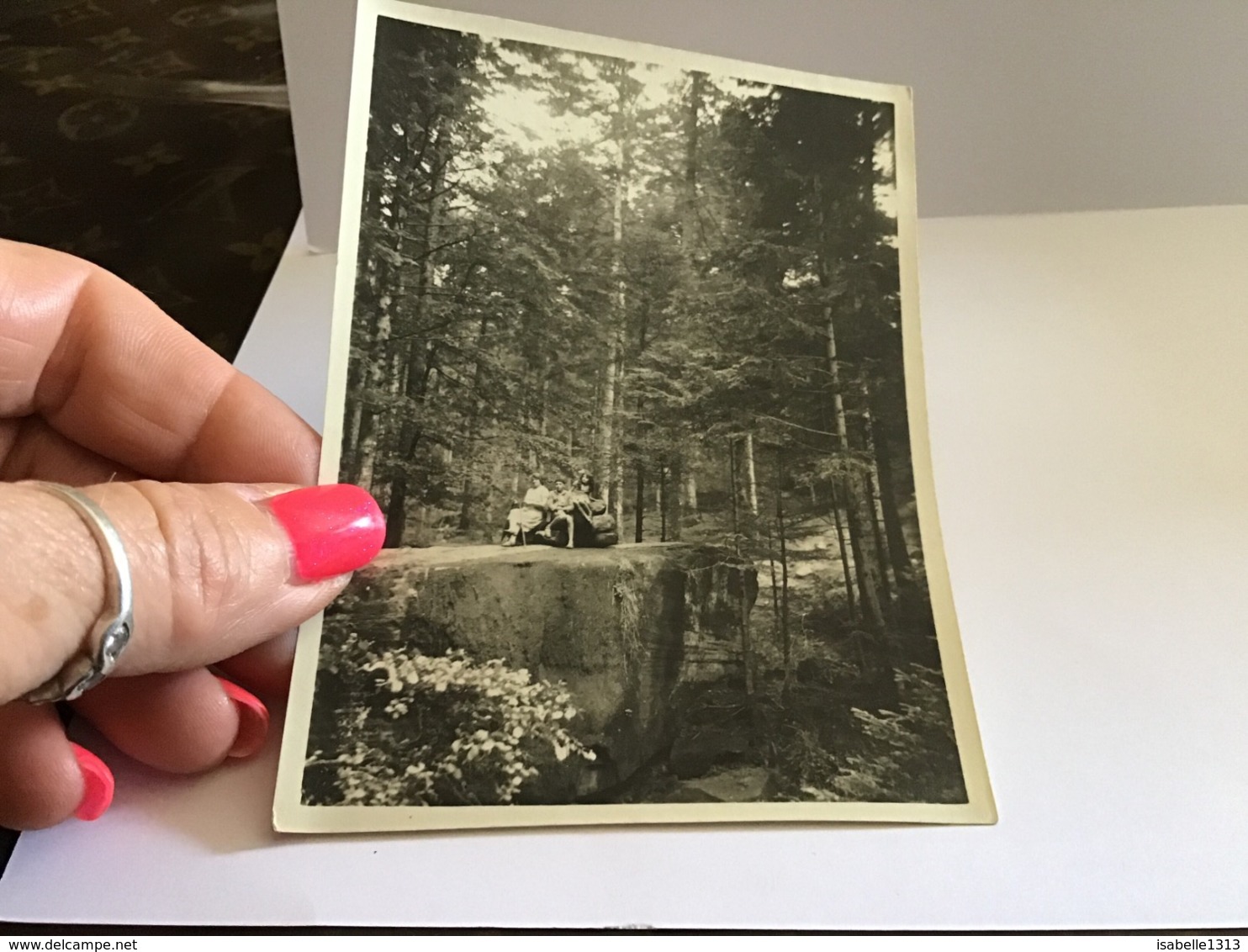 Photo Noir Et Blanc Cascade Des Molières Fille Garçon Femme Assis Sur La Roche Vosges Saint  Dié - Personnes Anonymes