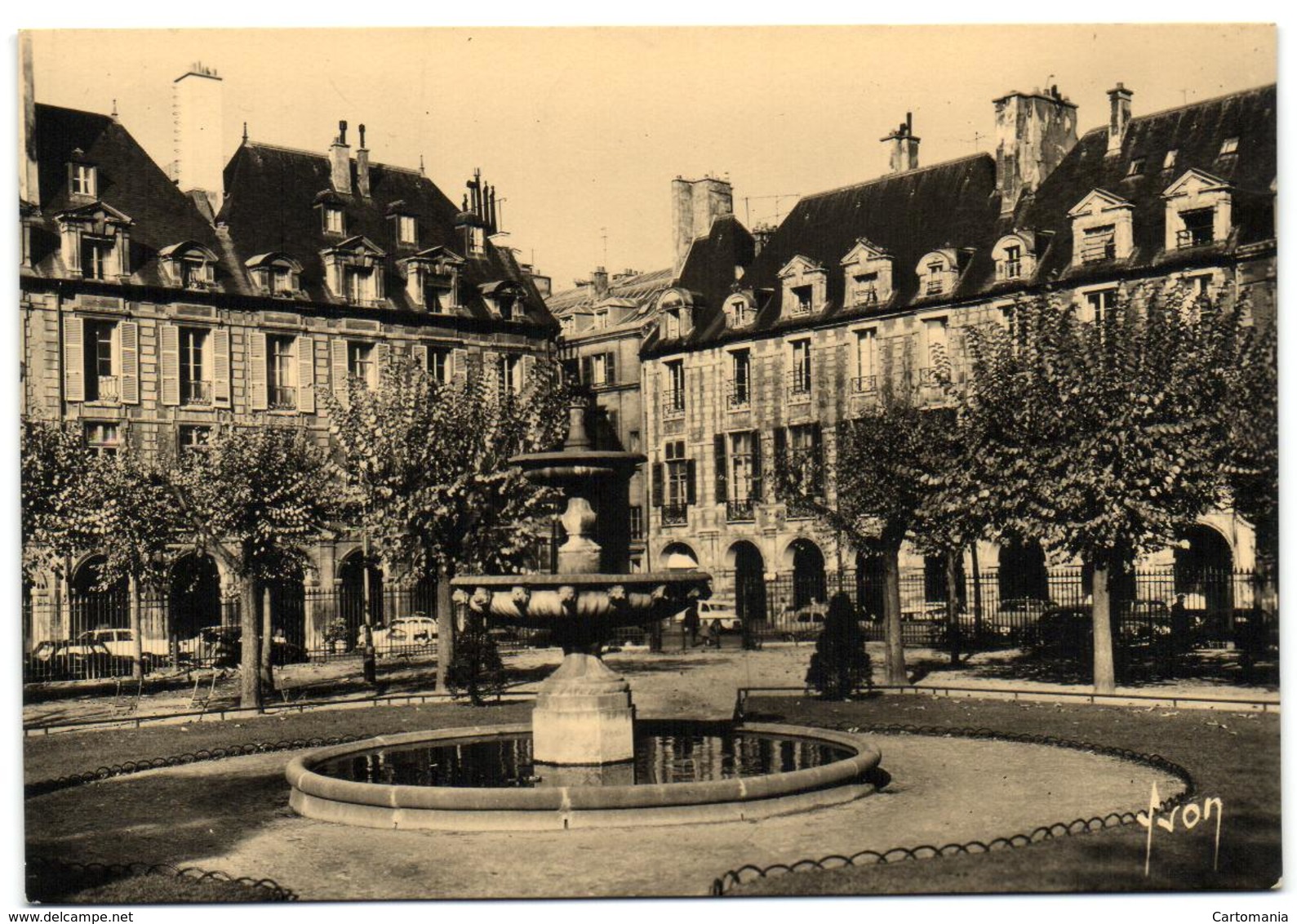 Paris - La Place Des Vosges - District 03