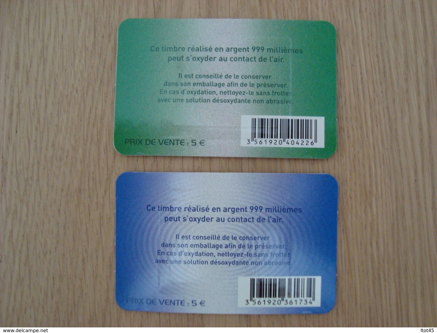 LOT DE 2 TIMBRES EN ARGENT RUGBY ET FOOTBALL - Autres & Non Classés