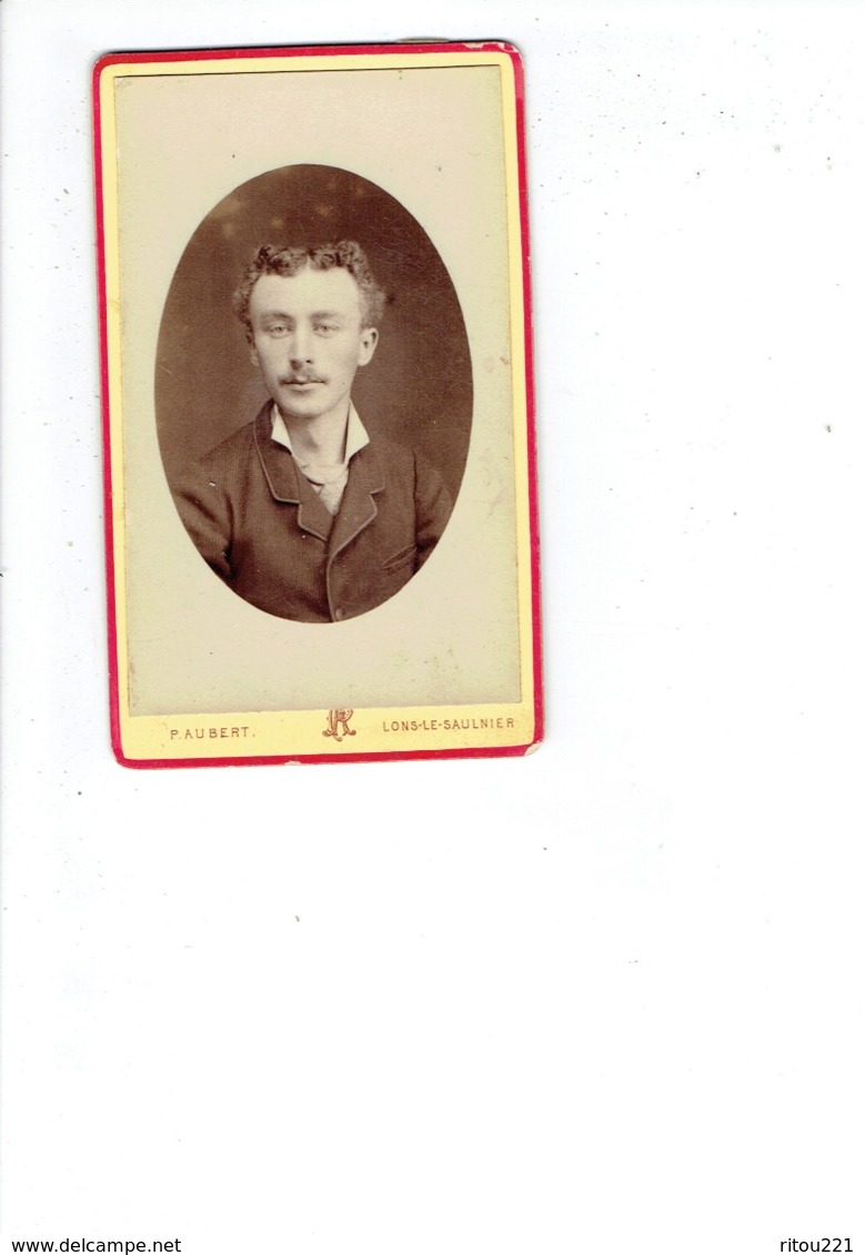 Cdv Petite PHOTOGRAPHIE Homme - P.AUBERT - LONS LE SAUNIER Photographie Suisse - Cartes De Visite