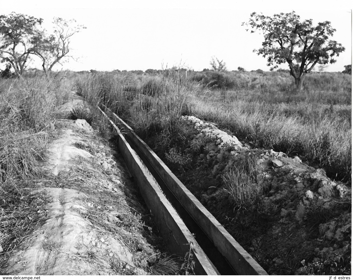 Photo Haute Volta (Burkina Faso) 1980. Canal D'irrigation En Ciment Photo Du Père Gust Beeckmans - Afrique