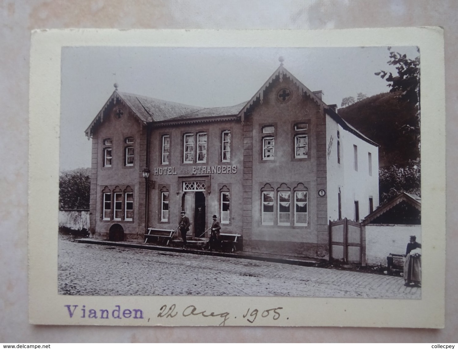 Petite Photo Collée Sur Un Carton Hotel Des Etrangers 22/08/1905 - Vianden