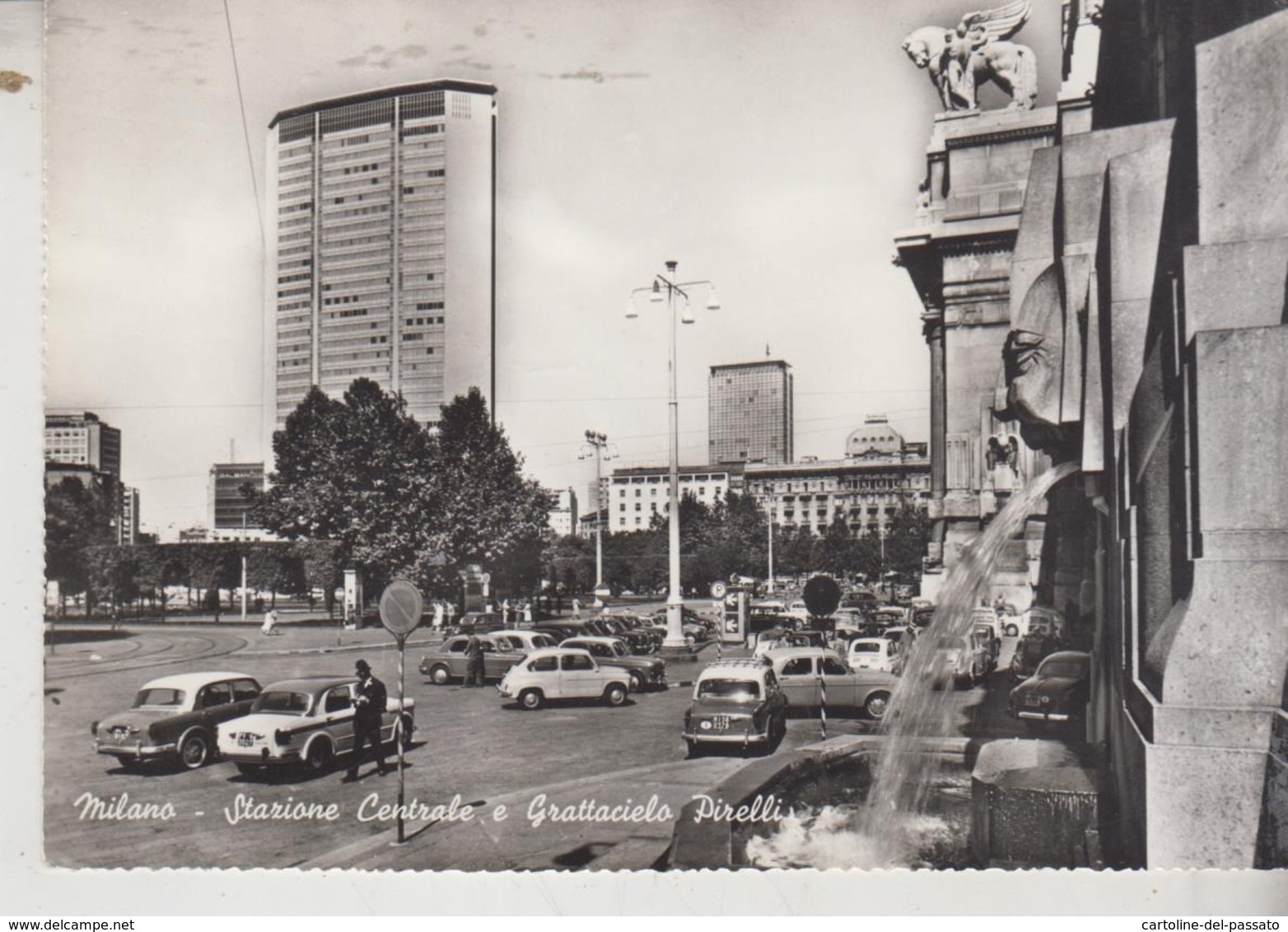 MILANO STAZIONE CENTRALE E GRATTACIELO PIRELLI AUTO CAR VOITURES - Milano (Milan)