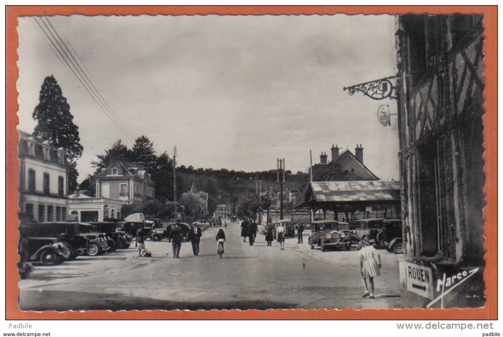 Carte Postale 27. Brionne  Place De La Lorraine Et Avenue De Gaulle ***RARE***  Trés Beau Plan - Autres & Non Classés