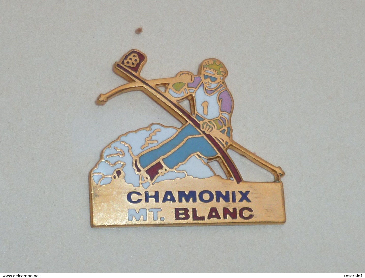 Pin's SKIEUR, CHAMONIX - MONT BLANC - Sports D'hiver