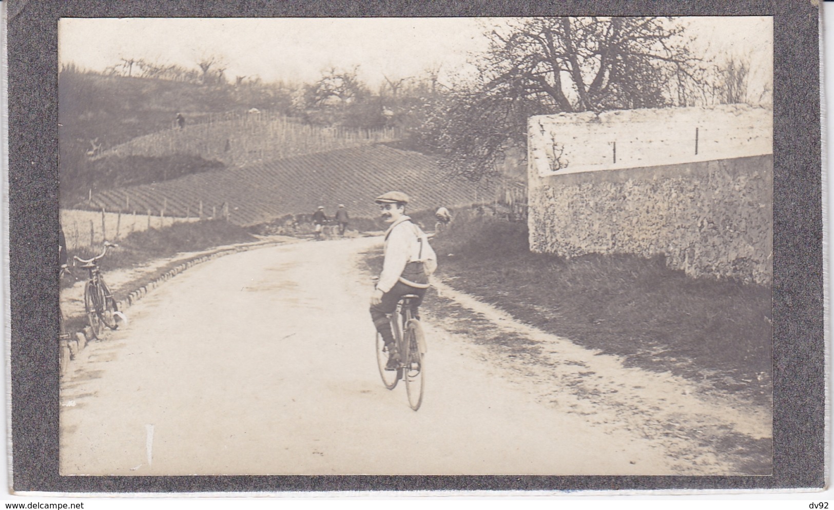 YVELINES CHANTELOUP LES VIGNES CYCLISTE 1913 - Luoghi