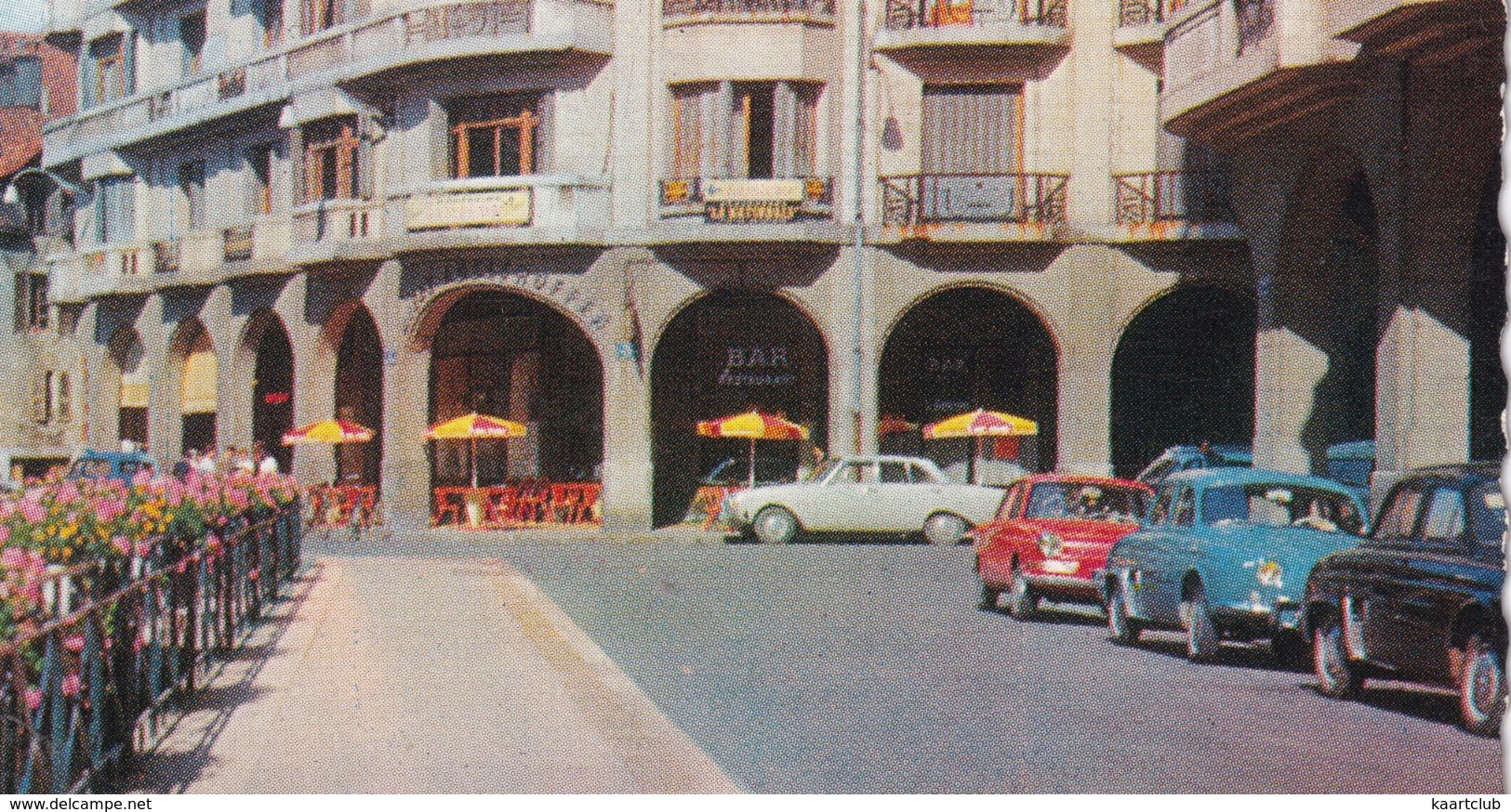 Annecy: 2x RENAULT DAUPHINE, BMW 700, FORD ZEPHYR - Contraste Vieux Quartiers Et édifices Modernes - Passenger Cars