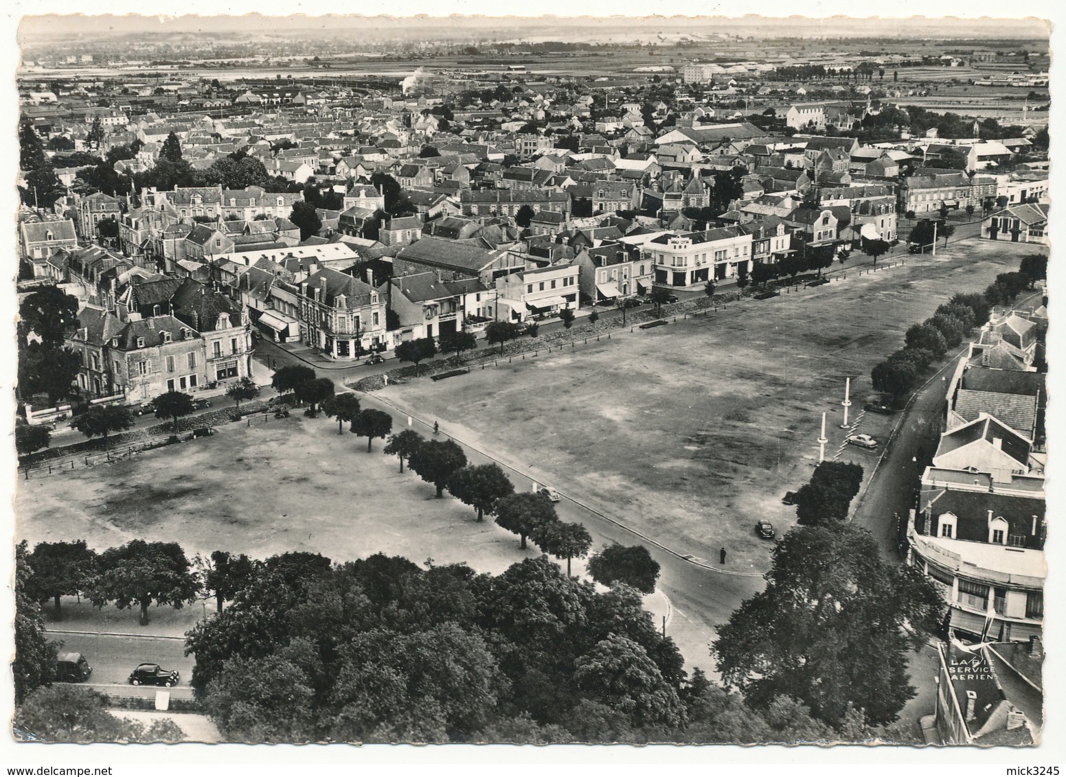 En Avion Au Dessus De Thouars - Place Lavault Et Vue Générale - Thouars