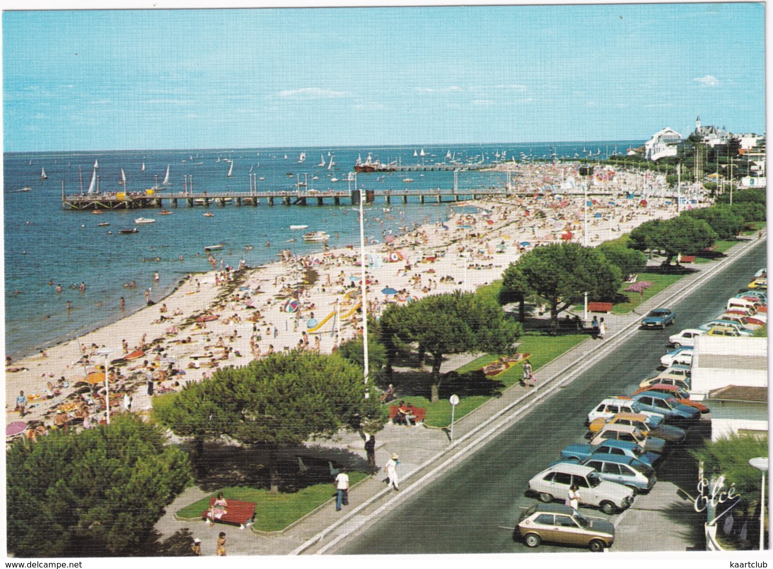 Arcachon: FORD FIESTA, TAUNUS TC1, RENAULT 16, 5, 6, OPEL REKORD D, CITROËN GS  - Plage Et Les Jetées - Voitures De Tourisme