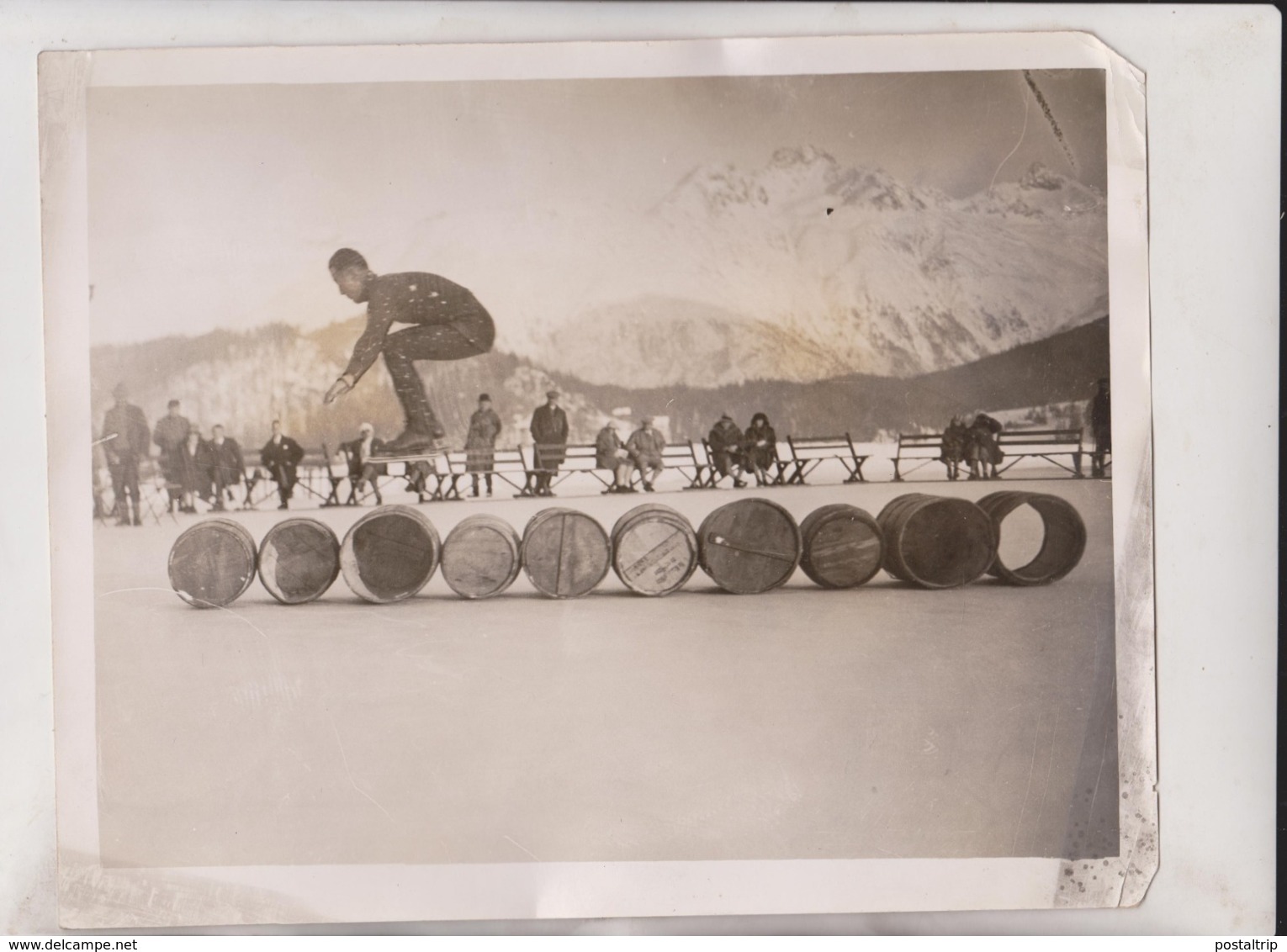 ST MORITZ MR PHIL TAYLOR JUMPING OVER 10 BARRELS SWITZERLAND SUISSE WINTER SPORT  25*20CM Fonds Victor FORBIN 1864-1947 - Deportes