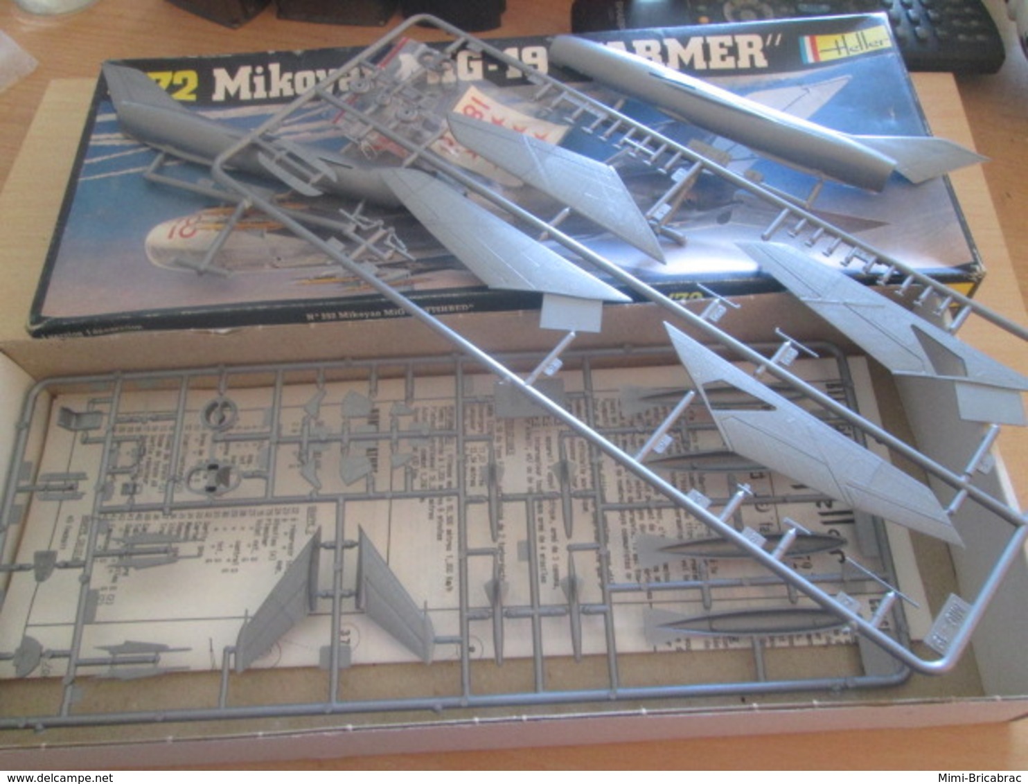 Maquette Plastique HELLER "boite Noire" Annés 70/80 MIKOYAN MIG-19 FARLER Complète Non Commencée - Avions