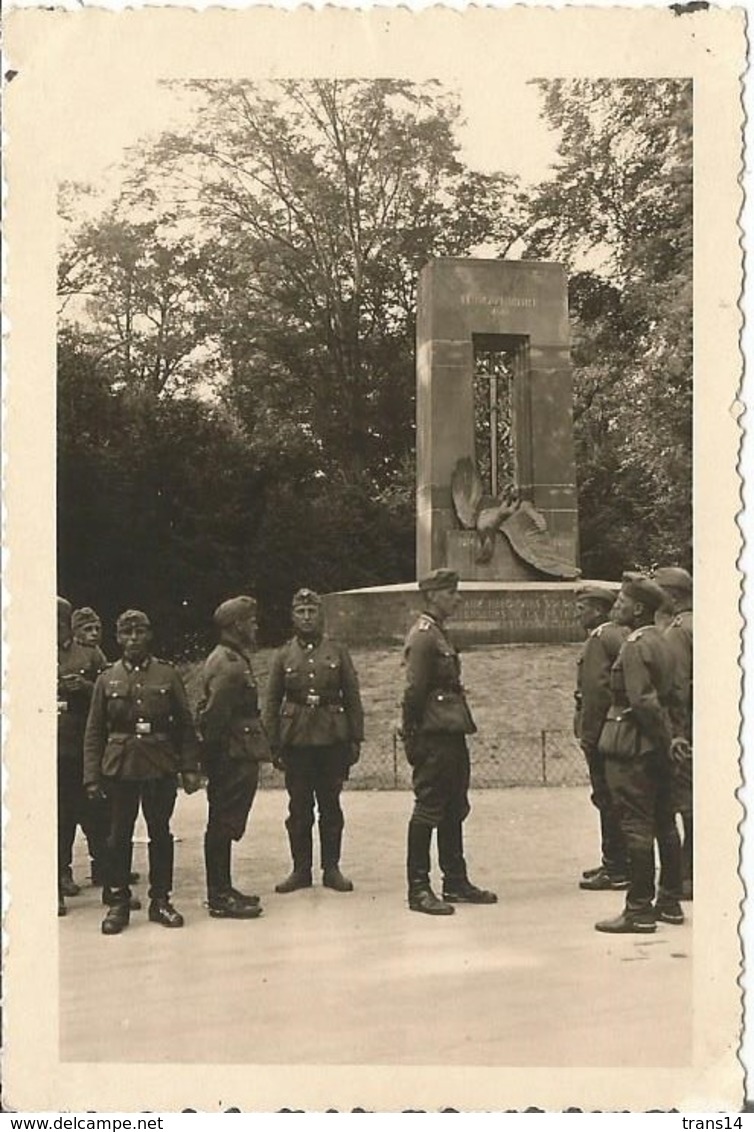 COMPIEGNE (OISE ) 1940 Photo Werhmacht WW2 ,  RETHONDES Monument Allemagne Vaicue   . Carrefour De L'armistice . - 1939-45