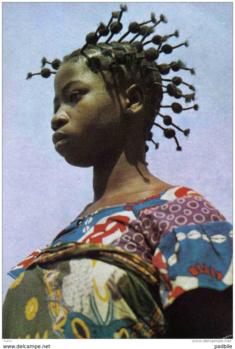 Carte Postale Afrique  Gabon Jeune Fille Aux Bigoudis Trés Beau Plan - Gabon