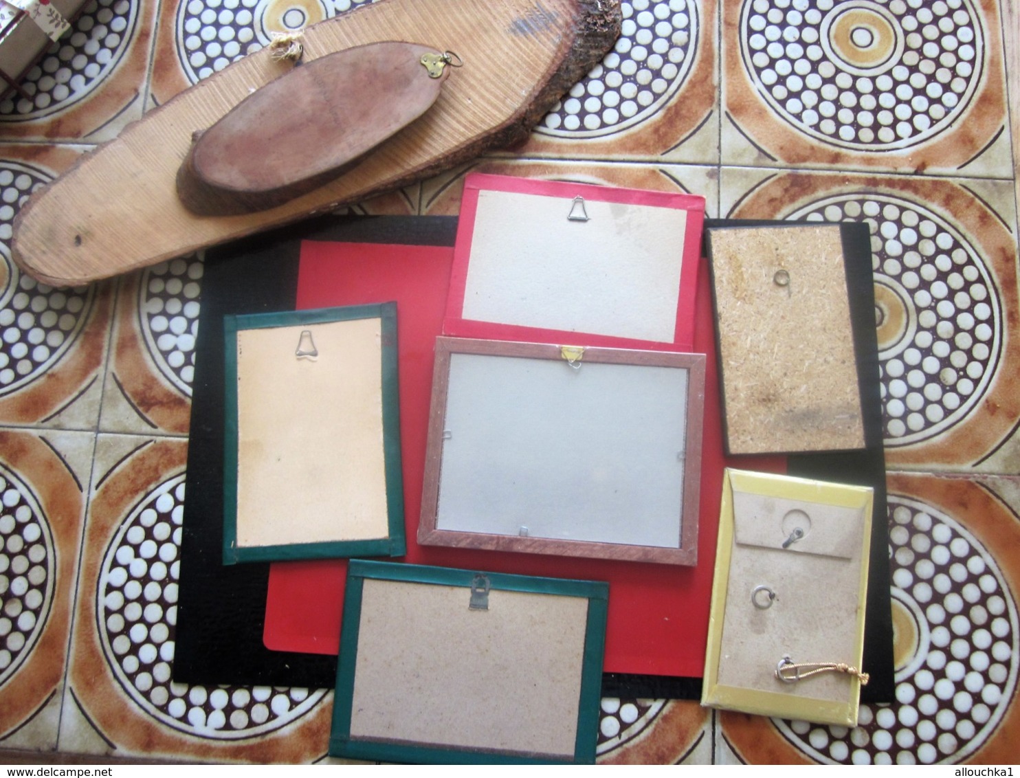 VINTAGE 10 LOTS Composé DE 5 CADRES SOUS VERRE +4 DESSINS SUR BOIS + POCHETTE EN FER POUR LETTRES