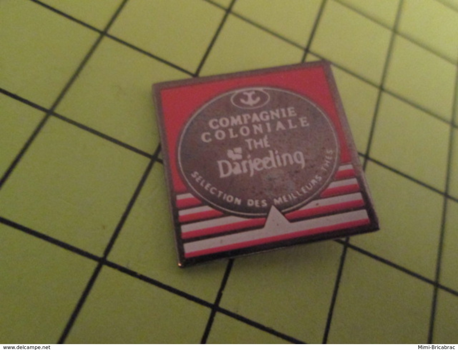 1218a PINS PIN'S / Beau Et Rare : Thème BOISSONS / COMPAGNIE COLONIALE THE DARJEELING - Boissons