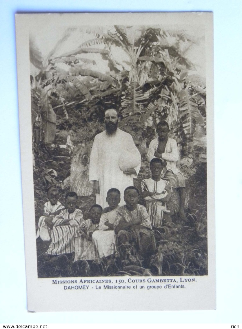 CPA AFRIQUE DAHOMEY - Missions Africaines, 150 Cours Gambetta, LYON - Le Missionnaire Et Un Groupe D'Enfants - Dahomey