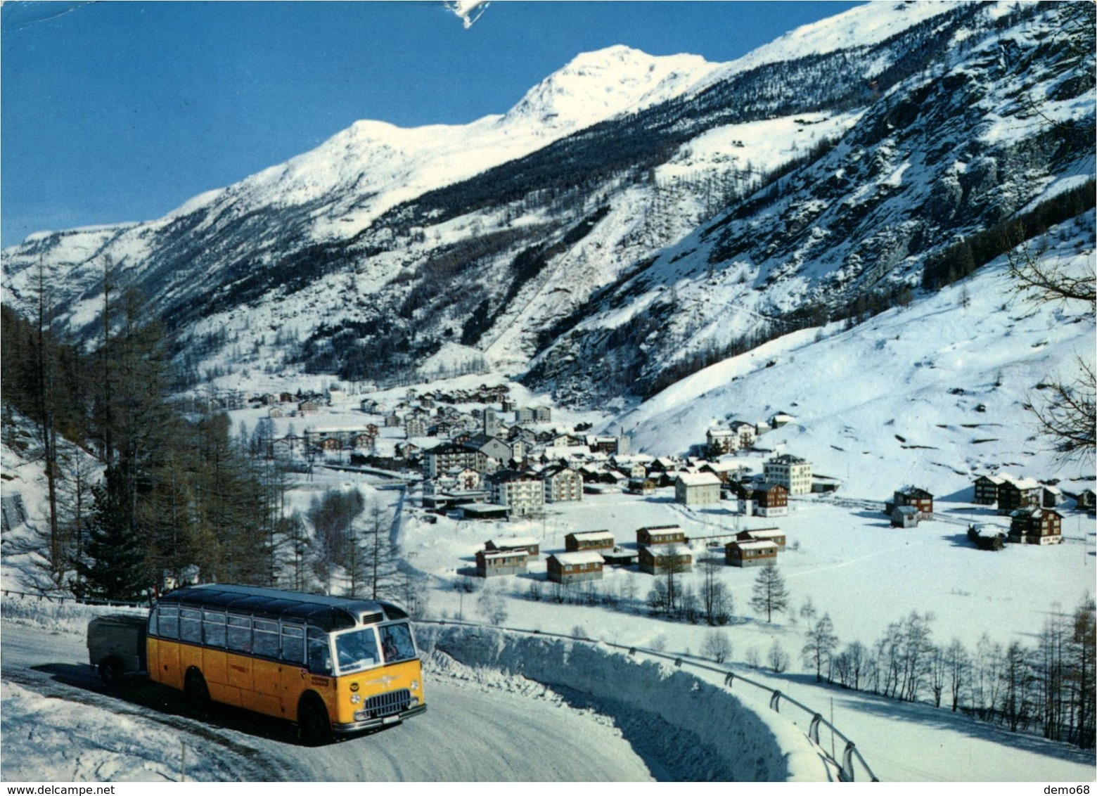 Saas Grund  Avec Vieux Bus ? SAUER ? - Saas-Grund