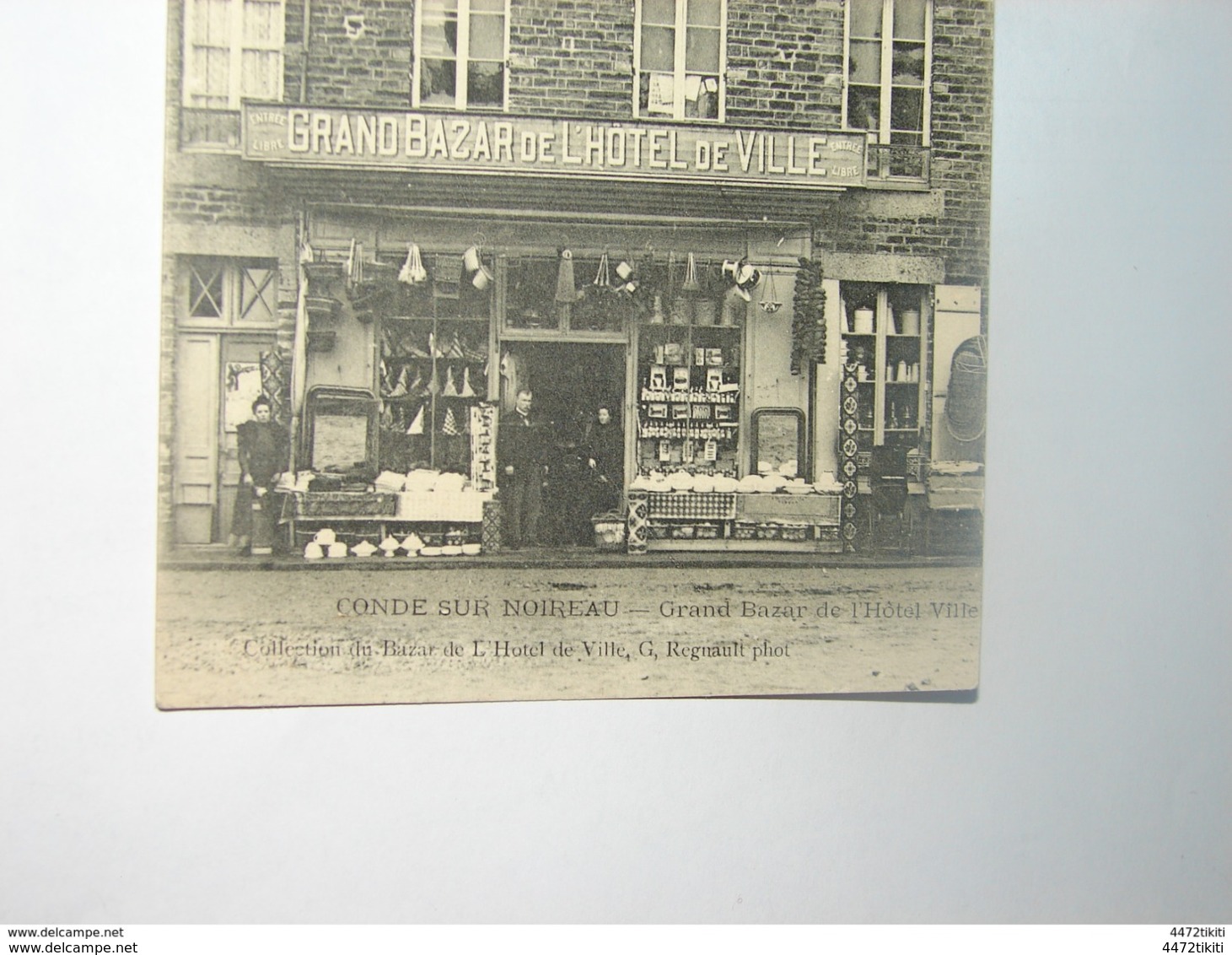 C.P.A.- Condé Sur Noireau (14) - Employée Et  Devanture Du Grand Bazar De L'Hôtel De Ville - 1908 - SPL (D5) - Autres & Non Classés