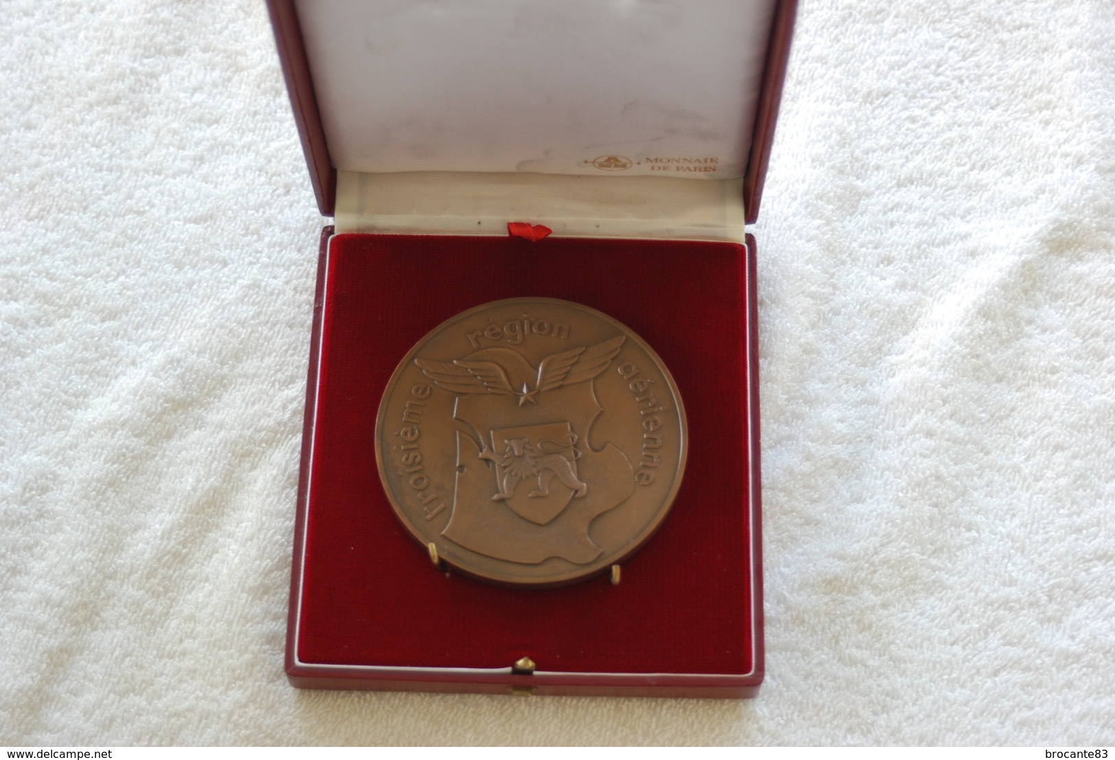 MEDAILLE DE TABLE EN COFFRET 3EME REGION AERIENNE - France