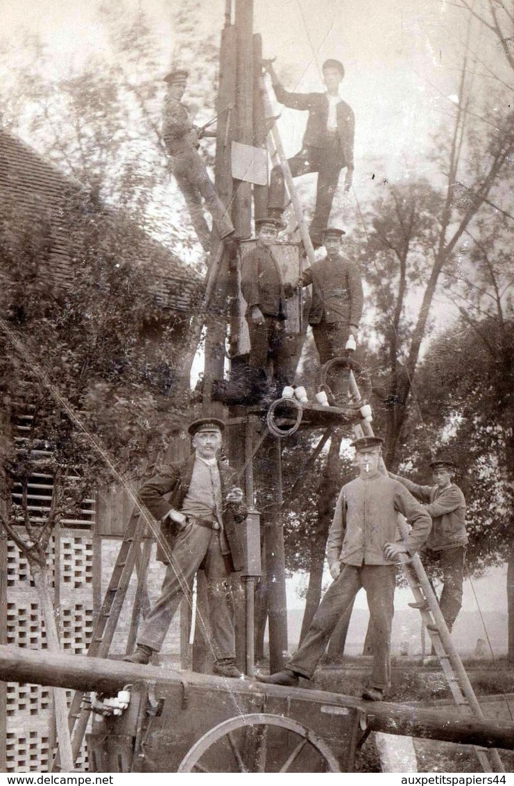 Gd Tirage Photo Albuminé Original Cartonné Electriciens Posant Des Poteaux électriques Vers 1900/10 & Chariot Echelle - Métiers