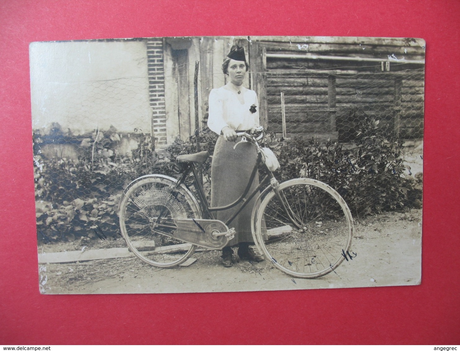 Carte Photo    Les Perthes  1915  Jeune Femme à La Sortie De La Guerre Posant Pur La Photo  "  Emilienne Butet " - Perthes