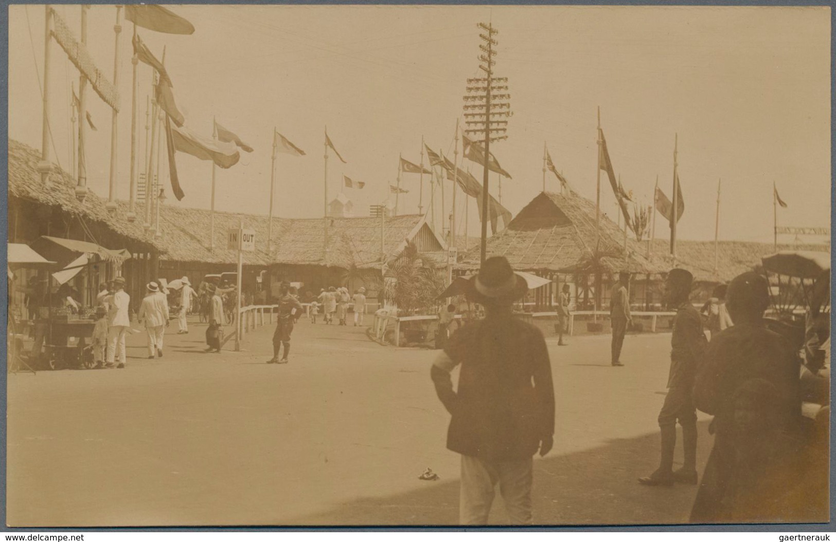 Singapur: 1924 'Malay-Borneo Exhibition': Two Different Photograph Cards Of The Exhibition (Entrance - Singapur (...-1959)