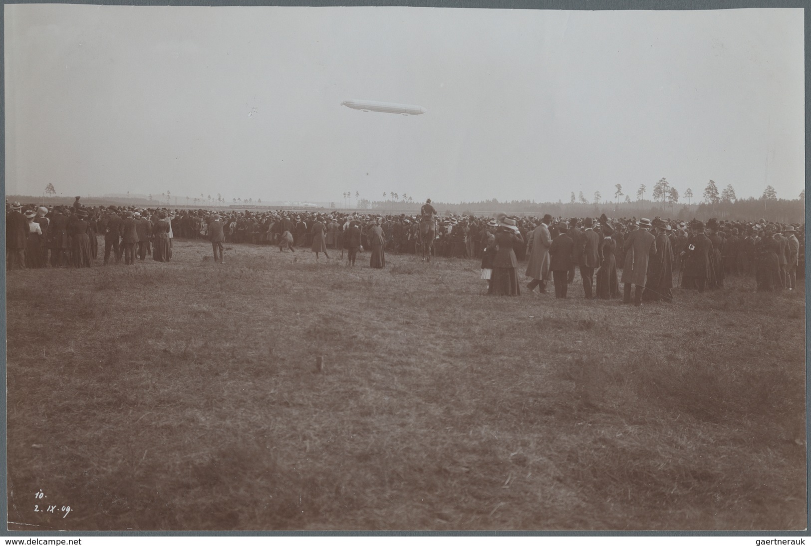 Thematik: Zeppelin / zeppelin: 1909. Group of nine large-format photographs, all pictured, from the