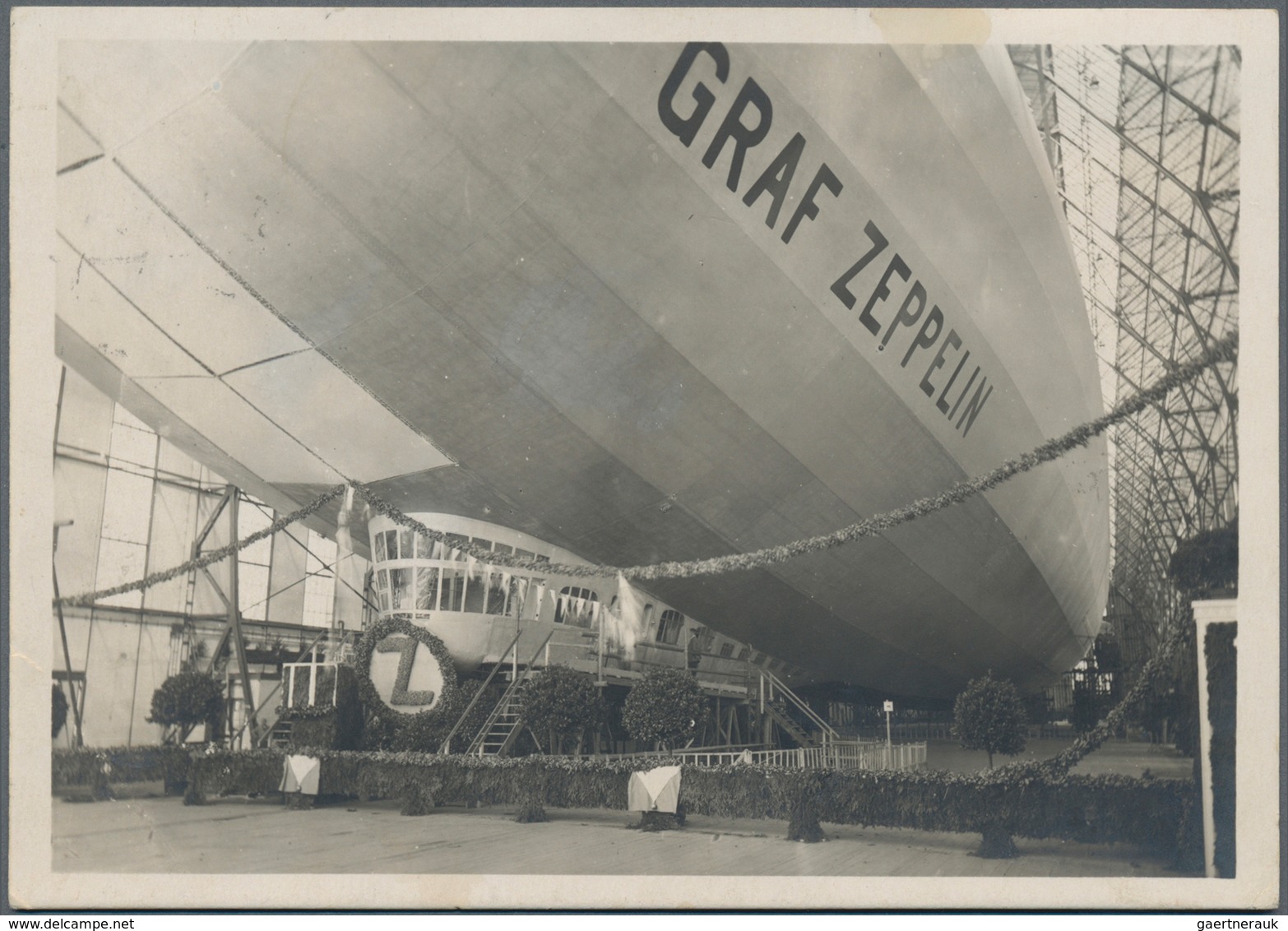 Zeppelinpost Deutschland: 1929, Abwurf St. Pölten, Postkarte Mit Abbildung Des LT 127 Frankiert Mit - Luft- Und Zeppelinpost