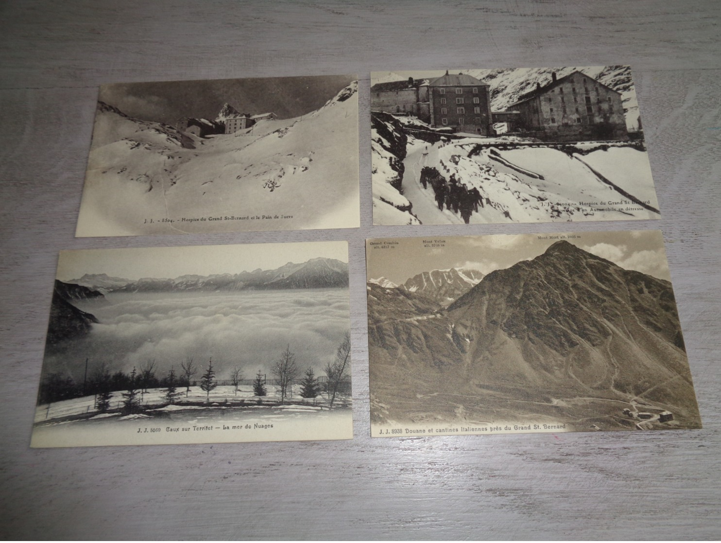 Beau lot de 60 cartes postales de Suisse    Mooi lot van 60 postkaarten van Zwitserland  Switserland  Svizzera  Sweiz