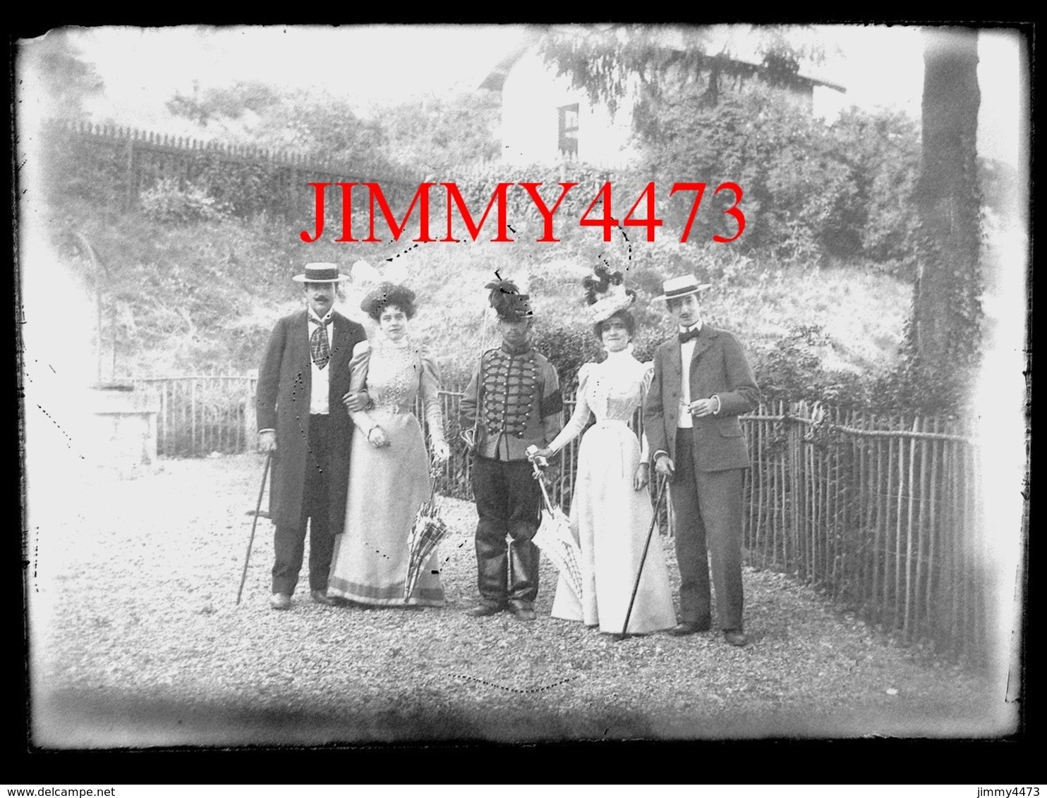 Groupe De Personnes Et Un Militaire, à Identifier - Plaque De Verre Grande Taille 178 X 128 Mlls - Glass Slides