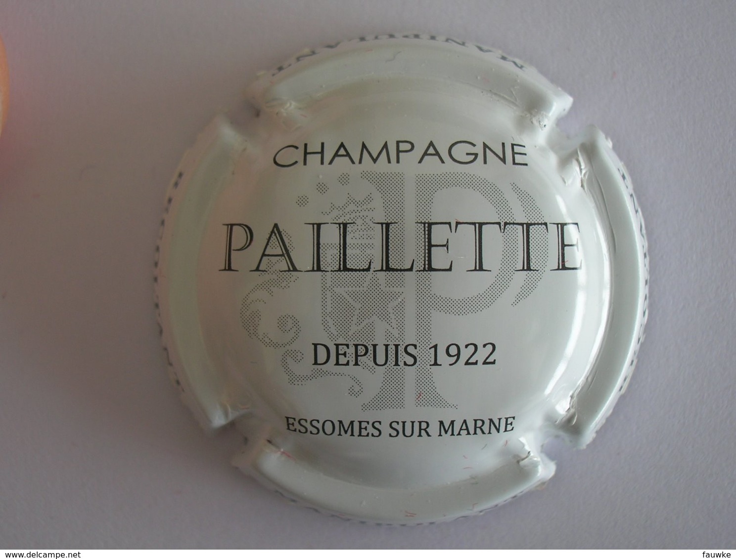 Capsule Champagne Paillette, N° 10, Blanc, Noir Et Gris - Autres & Non Classés