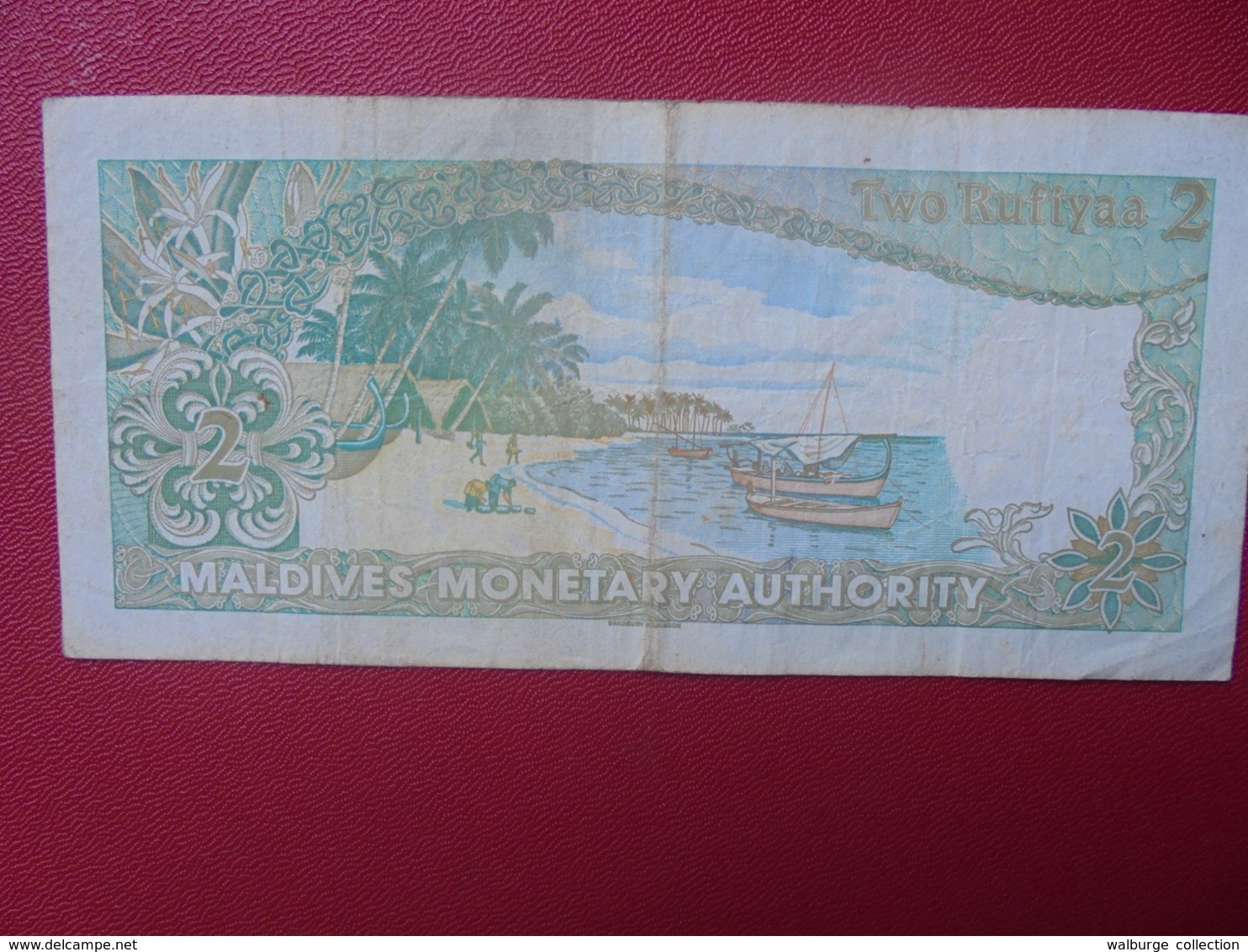 MALDIVES 2 RUFIYAA 1983 CIRCULER (B.8) - Maldiven