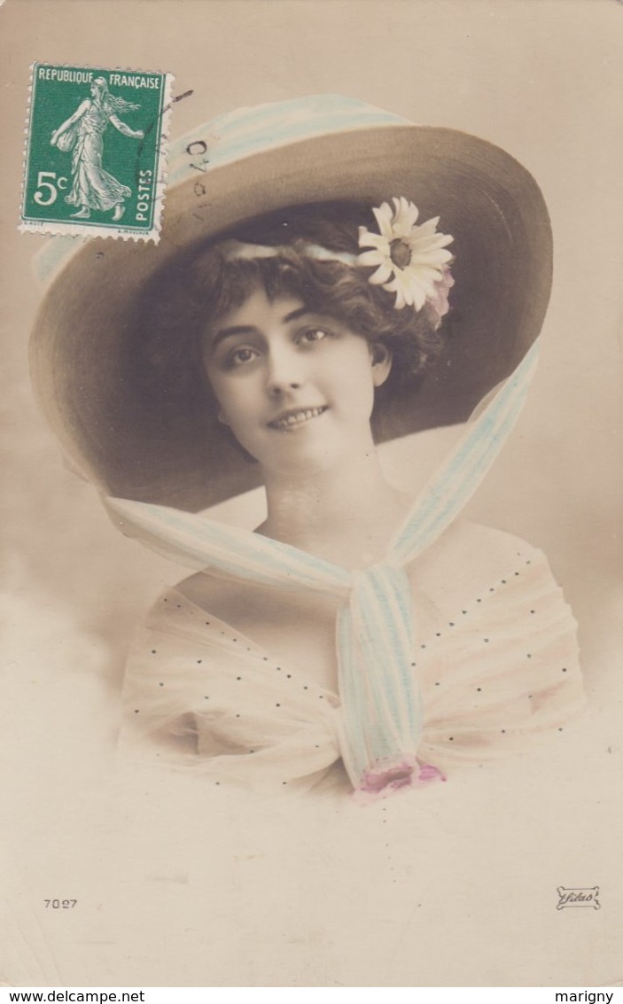 CARTE FANTAISIE . CPA . PORTRAIT JEUNE FEMMES . - Femmes