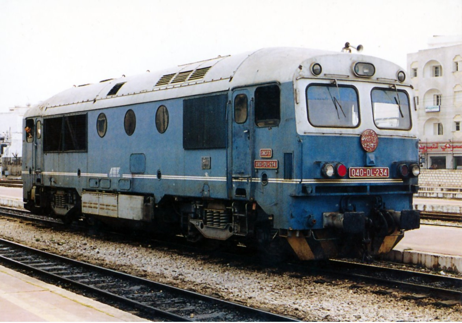Tunis (Tunisie) Locomotive Diesel 040-DL-234 - Gares - Avec Trains