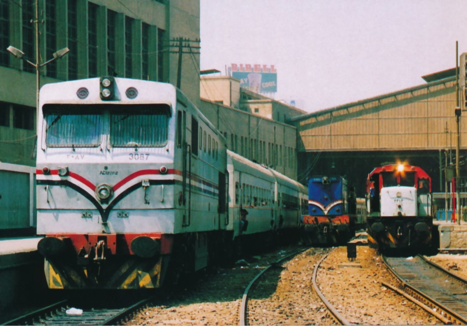 Le Caire (Egypte) Locomotive Diesel N°3087 - Gares - Avec Trains