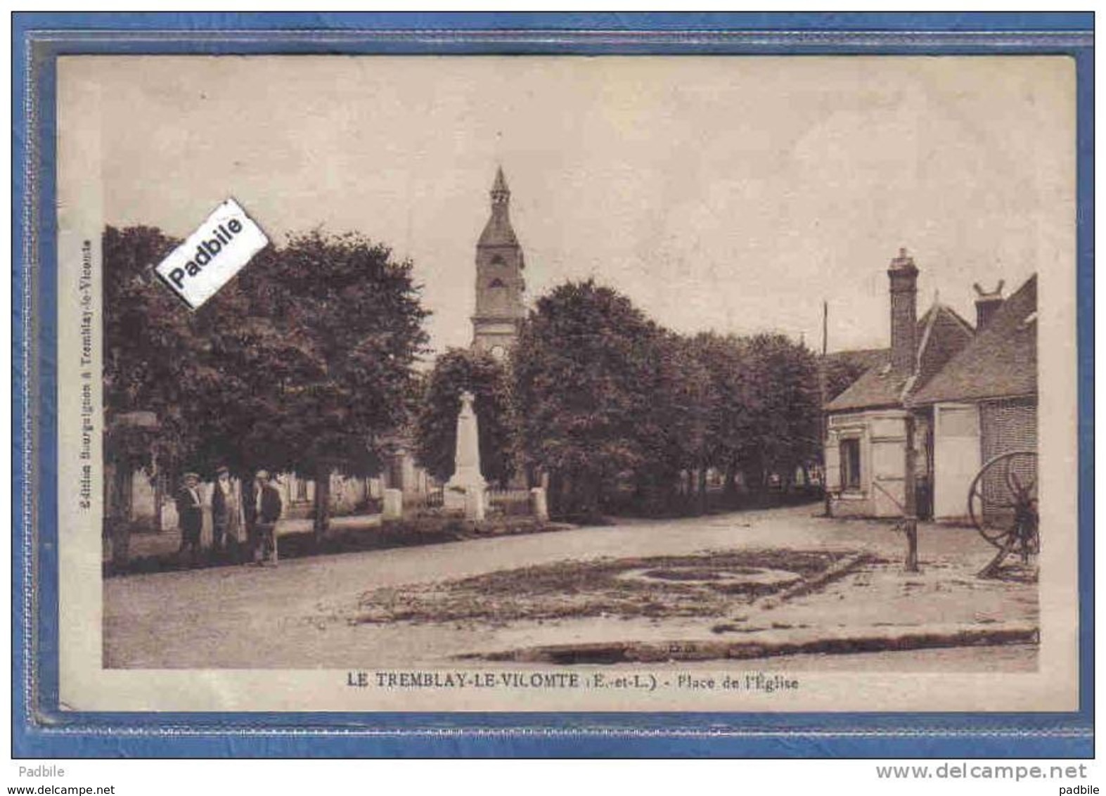 Carte Postale 28. Le Tremblay-le-vicomte  Place De L'église Trés Beau Plan - Autres & Non Classés