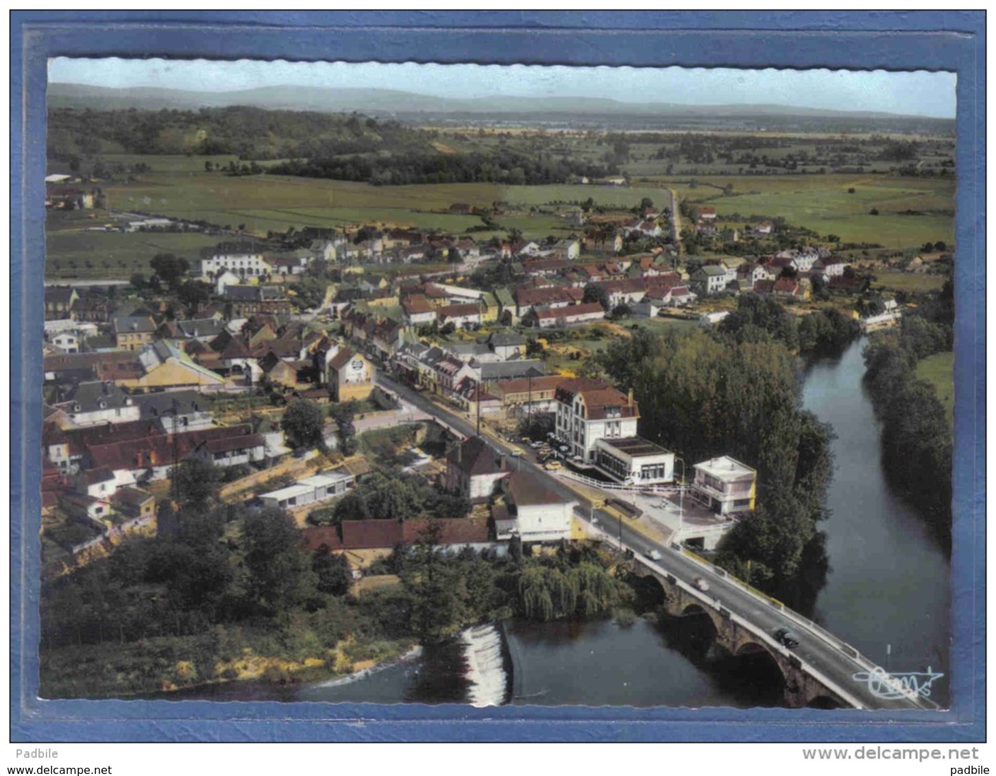 Carte Postale 03. Saint-Pourçain-sur-Sioule  Station Total Vue D'avion Trés Beau Plan - Autres & Non Classés