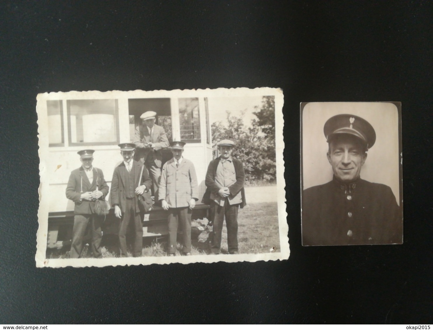 HOMME EN UNIFORME MÉTIER À DÉTERMINER  CONDUCTEUR OU CONTRÔLEUR BUS ? DANS PHOTOMATON DE BELGIQUE + 1 PHOTO DEVANT BUS