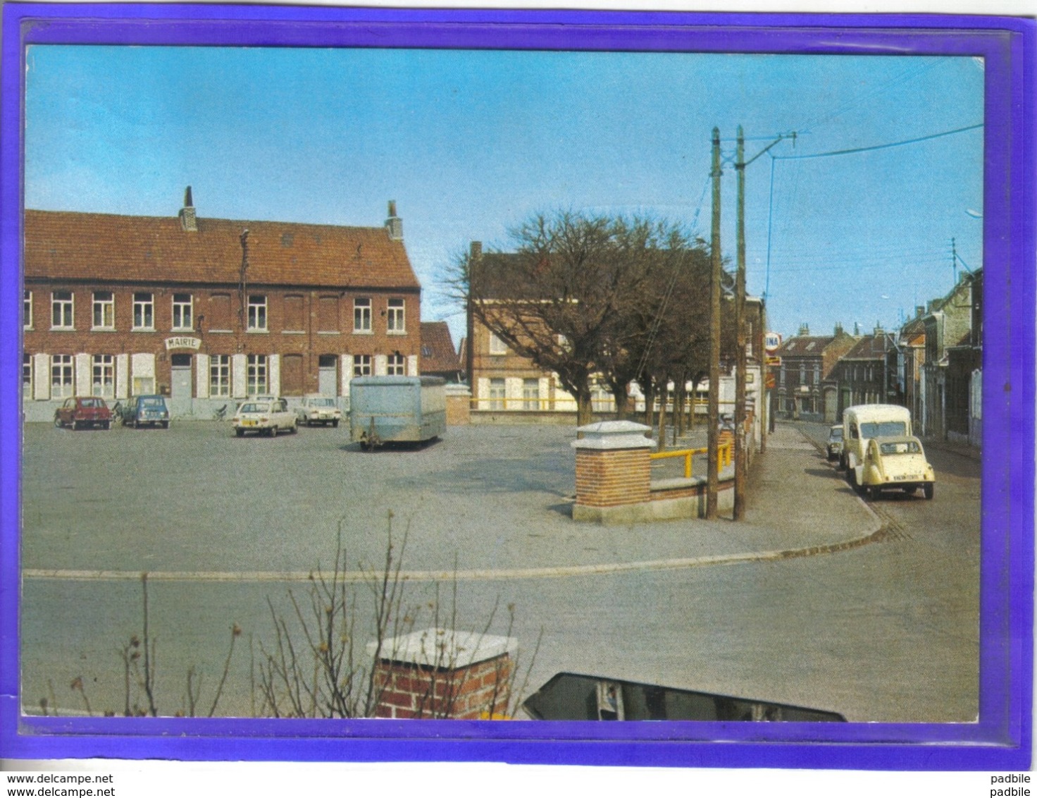 Carte Postale 59. Wahagnies Grand'Place  La Mairie 2 Cv Citroën Très Beau Plan - Autres & Non Classés