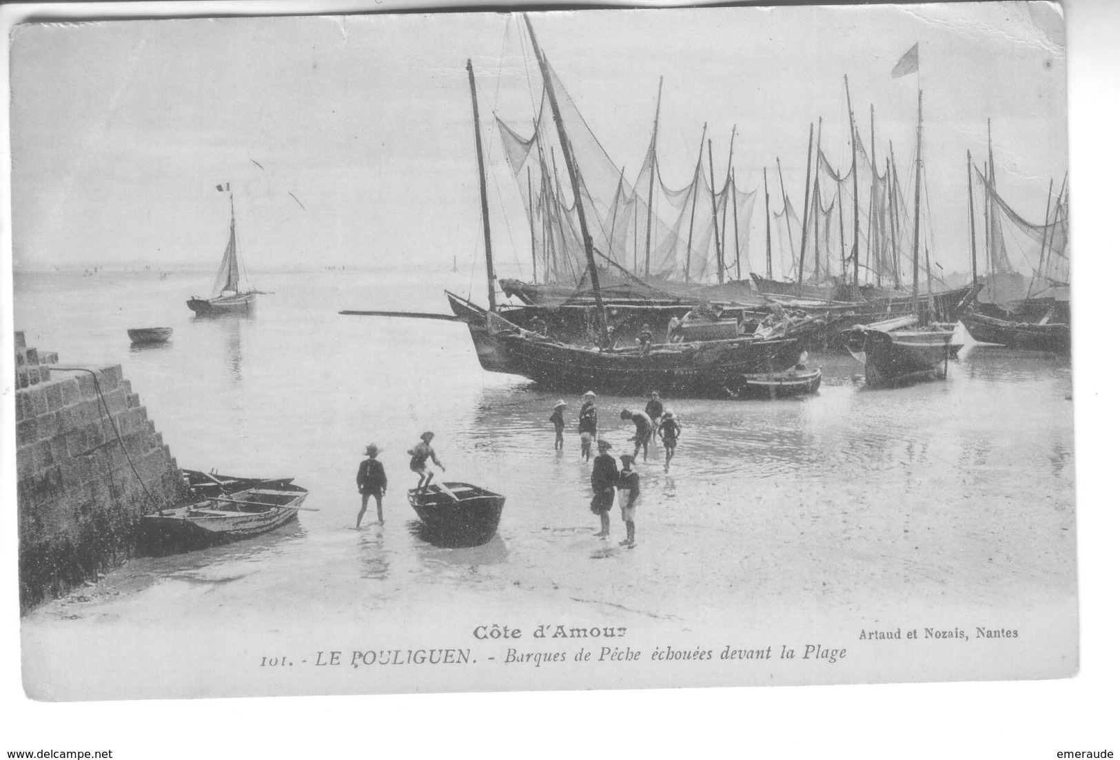 LE POULIGUEN  Barques De Pêche échouées Devant La Plage - Le Pouliguen