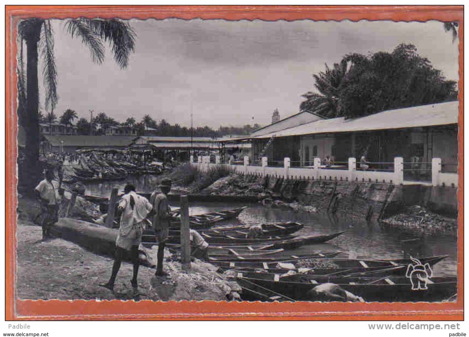 Carte Postale Cameroun  Douala Marché De La Besséké  Trés Beau Plan - Cameroun