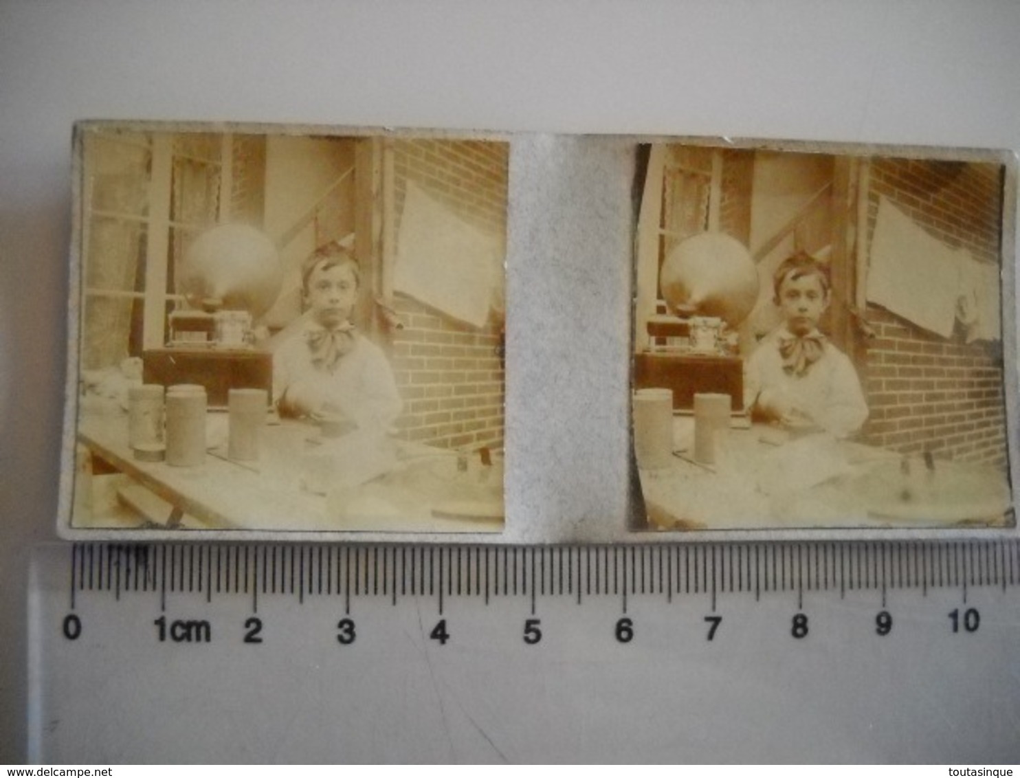 Photo Stéreoscopique .  Enfant Devant Un Phonographe , Gramophone . De 1914 . 2 Photos - Stereoscopio