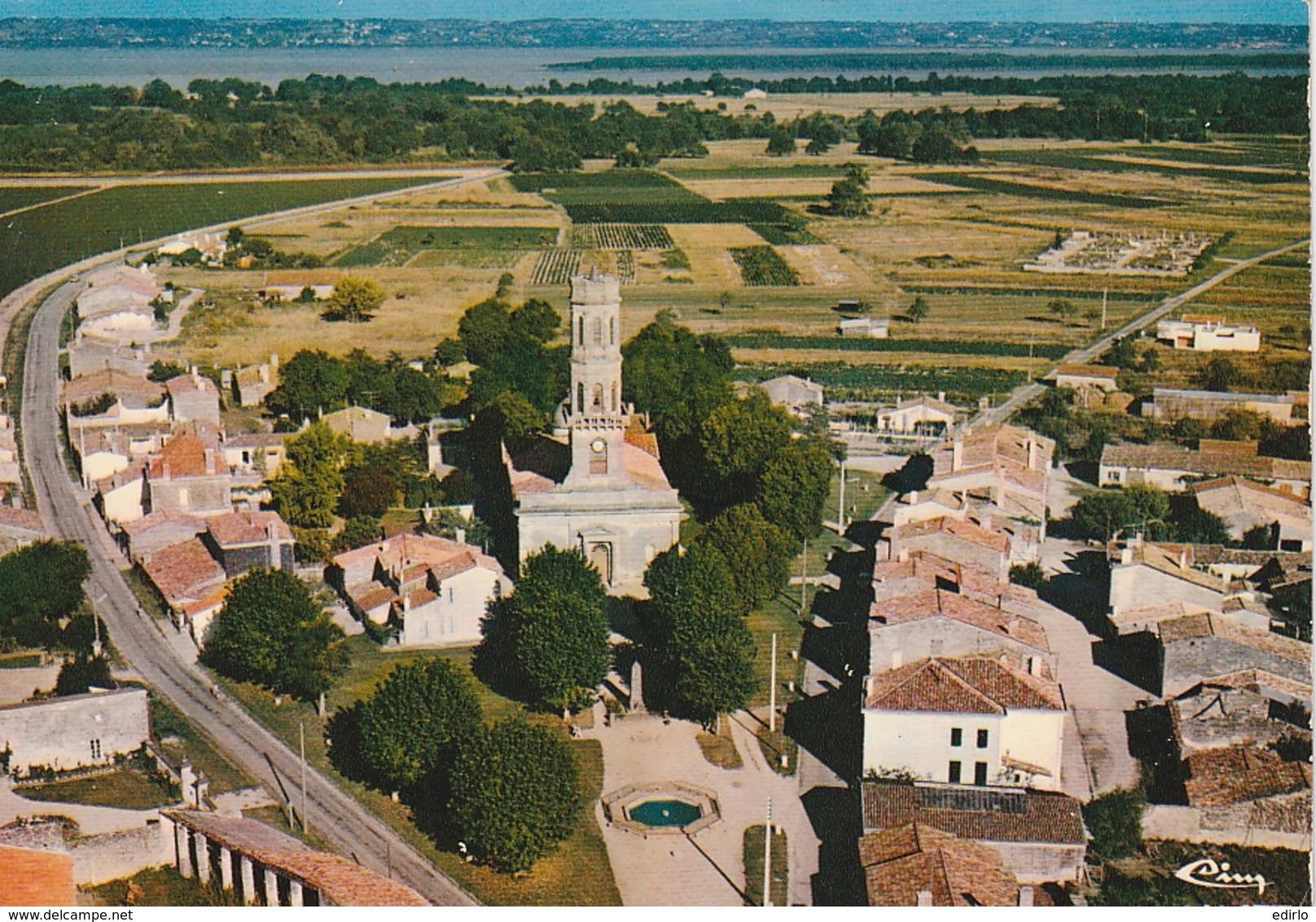 ***  33  ***    LAMARQUE  L'église Au Fond L'estuaire De La Gironde - TB Neuve - Autres & Non Classés