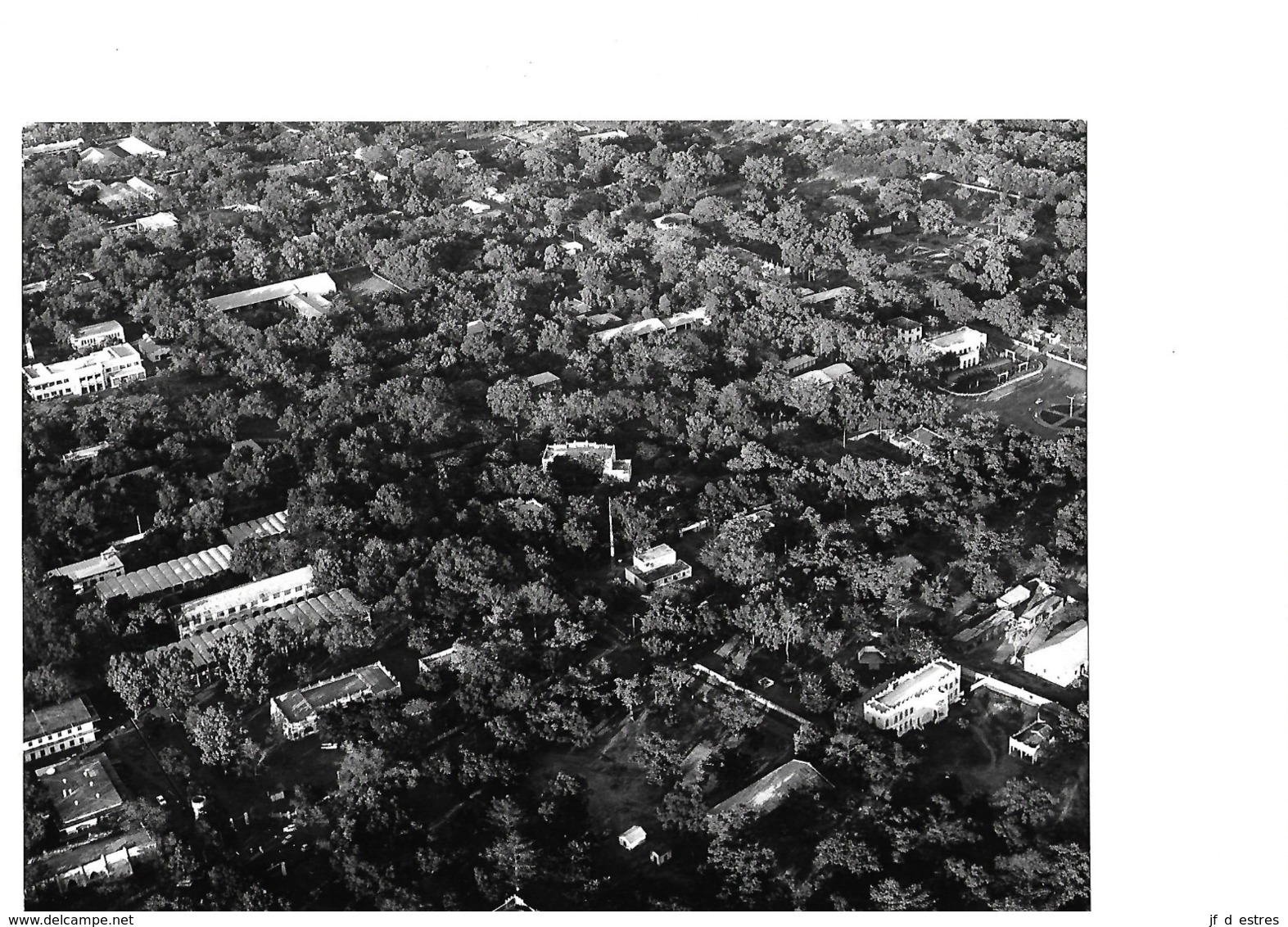 Photo Haute Volta (Burkina Faso) 1979. Un Quartier De Bobo Dioulasso Vu Du Ciel Photo Du Père Gust Beeckmans - Afrika