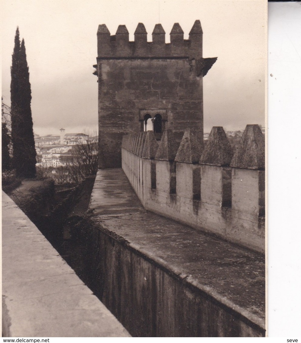GRENADA GRANADA Torre De Los PICOS 1955 Photo Amateur Format Environ 7,5 Cm X 3,5 Cm - Lugares