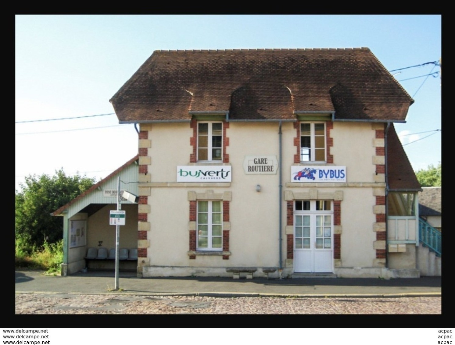 14  BAYEUX .... La Gare  Routiere - Bayeux