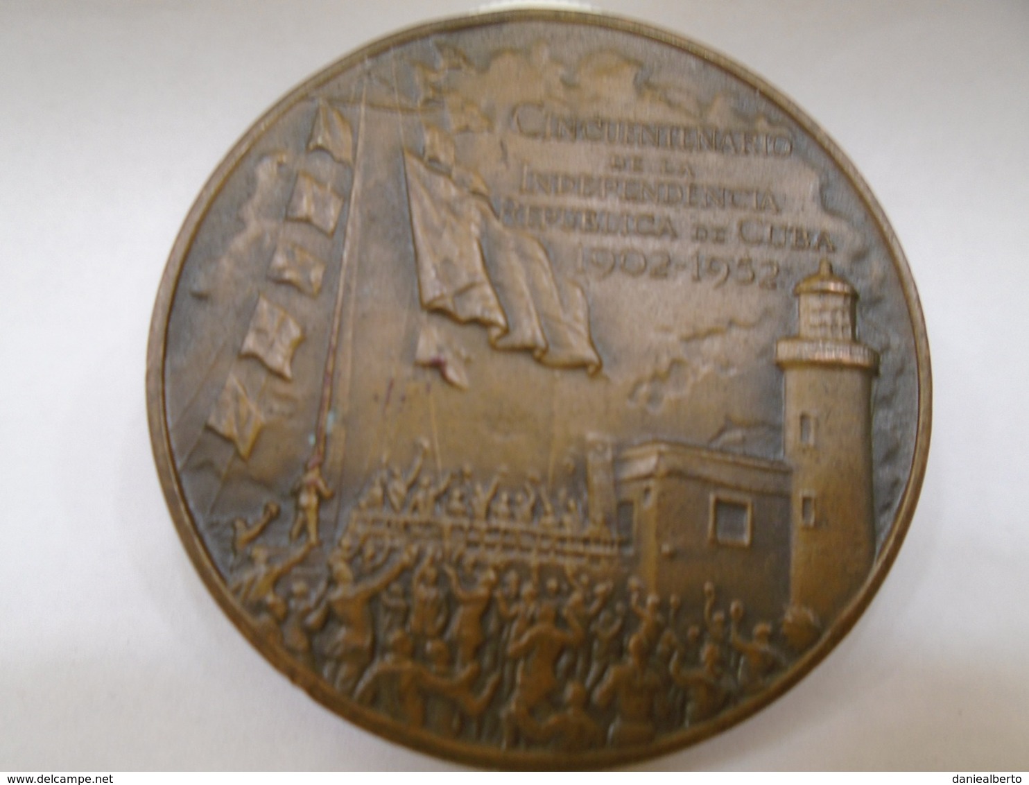 Cuba, Cincuenta Aniversario  De La Independencia De La Republica De Cuba. 1902-1952 And Its 6 First Provinces In Back. - Souvenir-Medaille (elongated Coins)