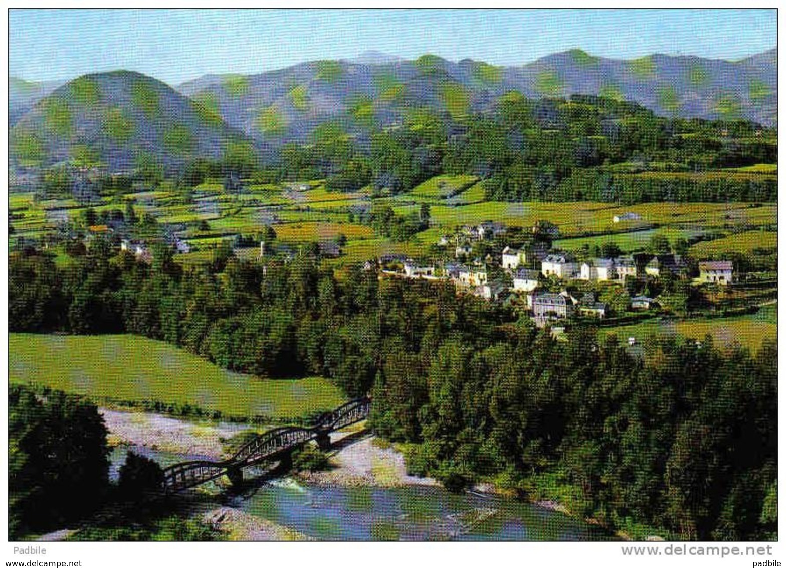 Carte Postale 64. Tardets-Sorholus Et Le Chapeau De Gendarme Vue D'avion Trés Beau Plan - Other & Unclassified